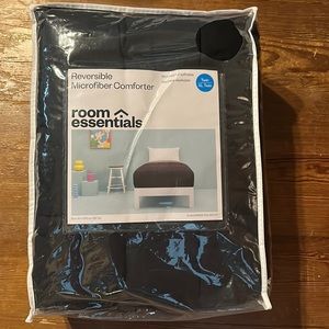 Room Essentials Reversible Comforter